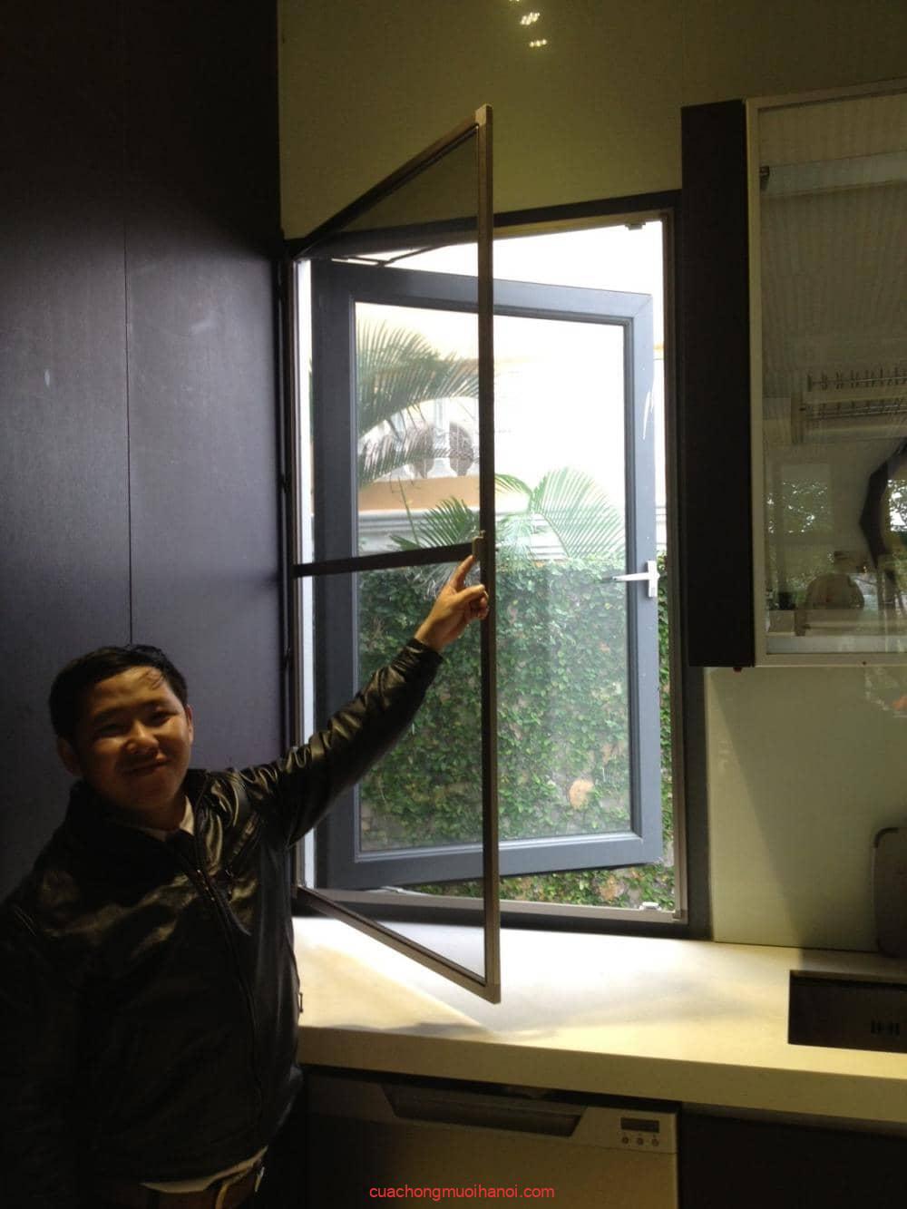 cửa chống muỗi mở quay